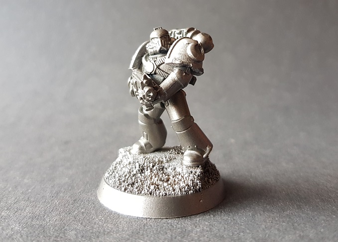 Has anyone used the leadbelcher spray and had an issue with your paint from  the brush not sticking when you go to actually paint the model? If you  have, got any tips? 